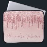 Funda Para Portátil Deslumbrador de oro rosa rosa espuma monograma<br><div class="desc">Rubor Pink - Rosa  Gold Faux Dripping Purpurina y Sparkle Elegant Monogram Girly Cute Laptop Funda o Sleeve. Este funda se puede personalizar para incluir su nombre de script de firma.</div>