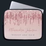 Funda Para Portátil Deslumbrador de oro rosa rosa espuma monograma<br><div class="desc">Rubor Pink - Rosa Gold Faux Dripping Purpurina y Sparkle Elegant Monogram Business Professional Hair y Make Up Beauty Promotional Work Funda o Sleeve Ordenador portátil. Este funda se puede personalizar para incluir el nombre de la secuencia de comandos de firma y el título del trabajo o cargo.</div>