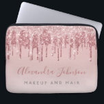 Funda Para Portátil Deslumbrador de oro rosa rosa espuma monograma<br><div class="desc">Rubor Pink - Rosa Gold Faux Dripping Purpurina y Sparkle Elegant Monogram Business Professional Hair y Make Up Beauty Promotional Work Funda o Sleeve Ordenador portátil. Este funda se puede personalizar para incluir el nombre de la secuencia de comandos de firma y el título del trabajo o cargo.</div>