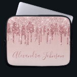 Funda Para Portátil Deslumbrador de oro rosa rosa espuma monograma<br><div class="desc">Rubor Pink - Rosa  Gold Faux Dripping Purpurina y Sparkle Elegant Monogram Girly Cute Laptop Funda o Sleeve. Este funda se puede personalizar para incluir su nombre de script de firma.</div>