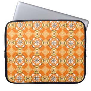 Funda Para Portátil Diseño de Mehndi. Ilustracion Raster. Doodlin curv