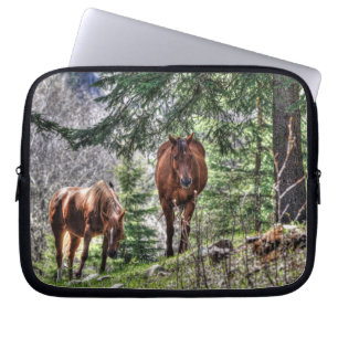 Funda Para Portátil Dos amigos de caballos, Mare y Stallion en un bosq