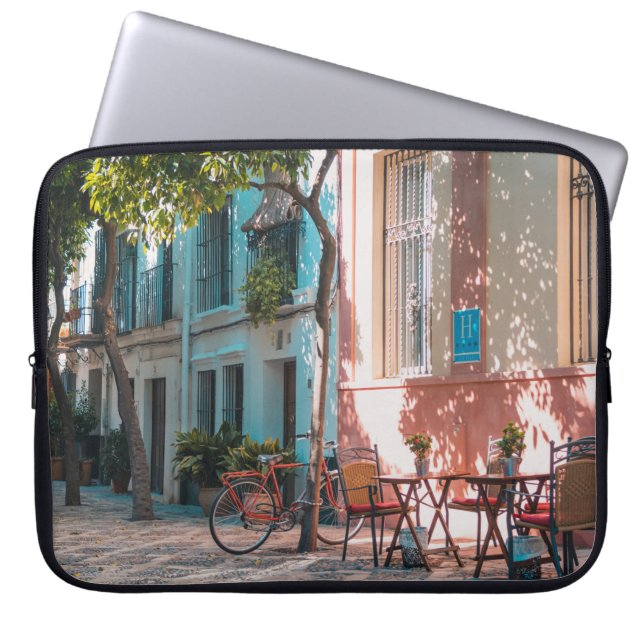 Funda Para Portátil Dos mesas marrones afuera (Frente)
