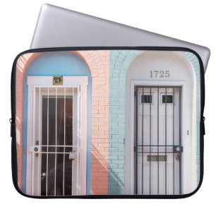 FUNDA PARA PORTÁTIL DOS PUERTAS DE MADERA BLANCA CON GRILLAS