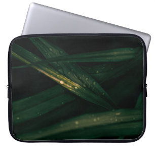 FUNDA PARA PORTÁTIL DROPLEOS DE AGUA EN LA HOJA VERDE
