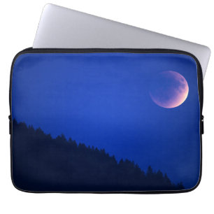 Funda Para Portátil Eclipse lunar sobre bosque   Zug, Suiza