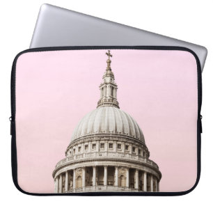 FUNDA PARA PORTÁTIL EDIFICIO DE CONCRETO BLANCO BAJO NUBES