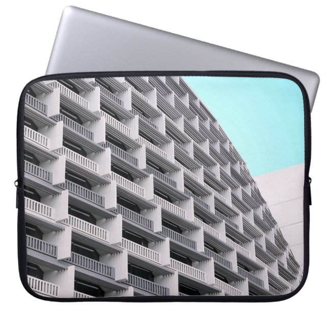 Funda Para Portátil Edificio de hormigón blanco con terrazas (Frente)