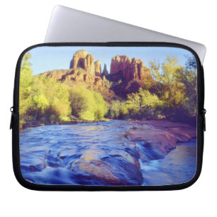 Funda Para Portátil EE. UU., Arizona, Sedona. Cathedral Rock reflejand