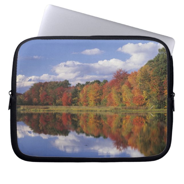 Funda Para Portátil EE.UU., Massachusetts, Acton. Reflejo del otoño (Frente)