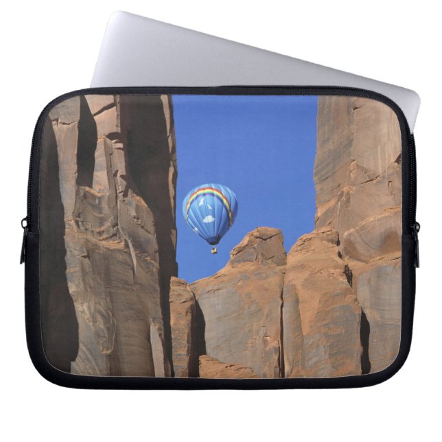Funda Para Portátil EE. UU., Utah, Valle del Monumento. Un arcoíris ae (Frente)