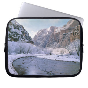 Funda Para Portátil EE. UU., Utah, Zion NP. Nieve nueva cubre el cañón