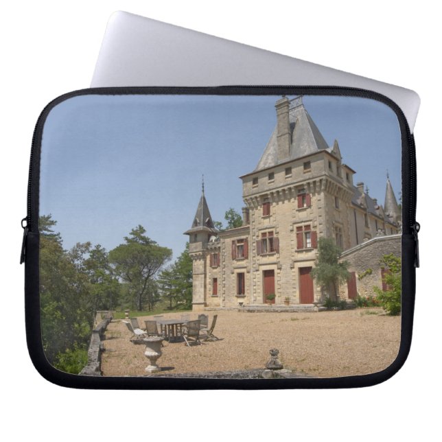 Funda Para Portátil El Chateau magnífico de Pressac y jardín (Frente)