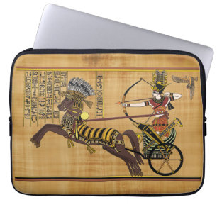 Funda Para Portátil El faraón egipcio Ramesses II y el carruaje en Kad