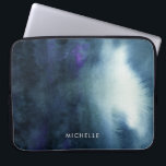 Funda Para Portátil El mar profundo el | de la acuarela el | de los<br><div class="desc">Diseño azul marino hermoso del extracto de la acuarela. Hay una indirecta de la púrpura mezclada en los colores. Su nombre se puede añadir en la parte inferior de este producto en las fuentes blancas.</div>