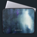 Funda Para Portátil El mar profundo el | de la acuarela el | de los<br><div class="desc">Diseño azul marino hermoso del extracto de la acuarela. Hay una indirecta de la púrpura mezclada en los colores. Su nombre se puede añadir en la parte inferior de este producto en las fuentes blancas.</div>