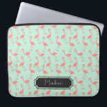 Funda Para Portátil El modelo rosado y de la menta lindo el | del<br><div class="desc">Esto es un dibujo de un pájaro del flamenco que fue hecho en un modelo. El fondo es un color bonito de la menta.  Hay un marco en el diseño donde usted puede hacer su nombre imprimir.</div>