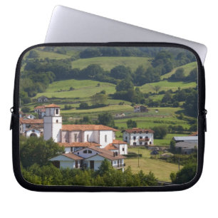 Funda Para Portátil El pueblo de Amaiur en el valle de Baztán de