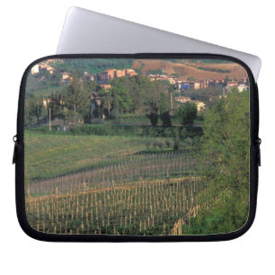 Funda Para Portátil El pueblo de San Gimignano se encuentra en las ond