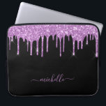 Funda Para Portátil El purpurina morado negro gotea el nombre del bril<br><div class="desc">Un elegante manga portátil de glamur y gentil. Purpurinas falsos de color morado y lavanda gotean. Un fondo negro de moda. Personalice y agregue un nombre, escrito con un estilo de escritura con letras a mano moderno y con cambios. Letras de color violeta. Para que los cambios sólo eliminen el...</div>
