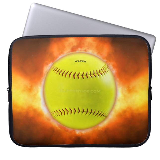 Funda Para Portátil El softball de SlipperyJoe en el fuego fuego fuego (Frente)