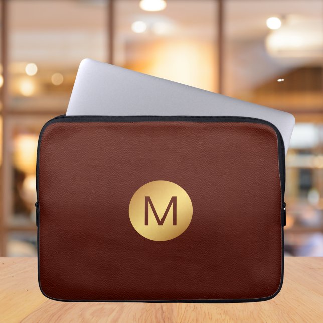 Funda Para Portátil Elegante Faux Red Leather & Gold Monograma Inicial (Subido por el creador)