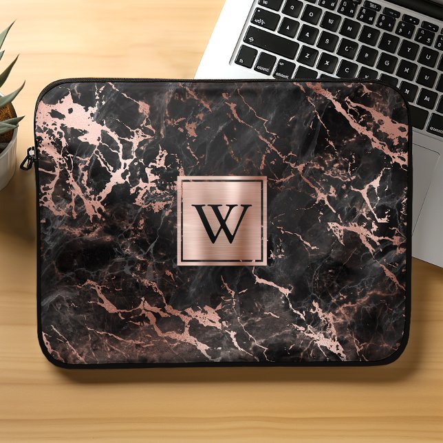 Funda Para Portátil Elegante Monograma de Oro de Rosa de Mármol Negro (Subido por el creador)