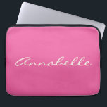 Funda Para Portátil Elegante Personalizado de nombres de guiones manus<br><div class="desc">Este funda portátil personalizado incluye su nombre en una bonita escritura manuscrita escrita en un elegante fondo de color Hot Pink. Gran idea de regalo.</div>