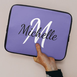 Funda Para Portátil Elegante y moderno nombre de monograma púrpura + i