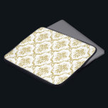 Funda Para Portátil Elegantes damascos dorados sobre fondo blanco<br><div class="desc">Elegante diseño con Relieve metalizado dorado en damascos florales sobre fondo blanco que se puede cambiar.</div>