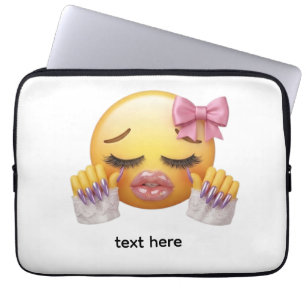Funda Para Portátil Emoji Sonrojado con Lazo Rosa y Uñas Largas Sassy