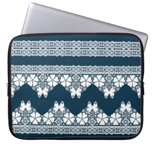 Funda Para Portátil Encaje blanco retro con mariposas en una b azul os