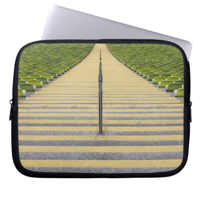 Funda Para Portátil Escalera del estadio entre las filas de asientos (Frente)