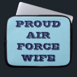 Funda Para Portátil Esposa de la Fuerza Aérea Orgullosa de la portalám<br><div class="desc">Esposa de la Fuerza Aérea Orgullosa de la portalámpara</div>