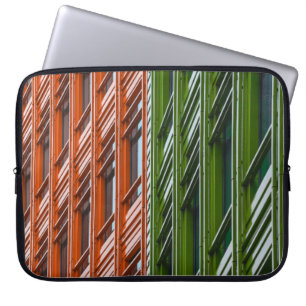 Funda Para Portátil Estructura arquitectónica verde y roja