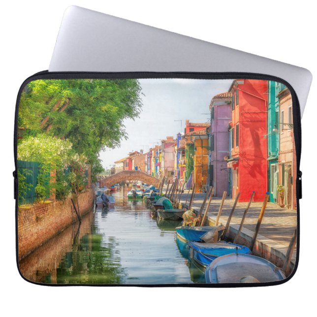 Funda Para Portátil Explora el Encanto Vibrante de Burano (Frente)