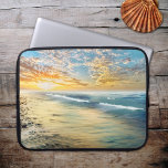 Funda Para Portátil Feliz en la manga de laptops de playa<br><div class="desc">Manga portátil con una imagen de una puesta de sol en la playa,  con los textos de sus personalizados (opcional).</div>
