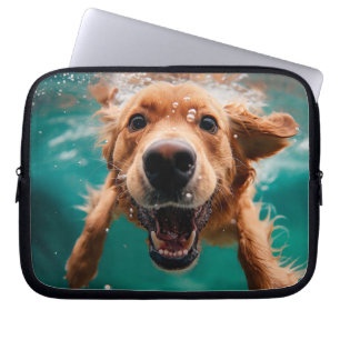 Funda Para Portátil Feliz Golden Retriever nadando bajo el agua