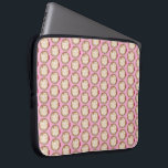 Funda Para Portátil Feliz Hanukkah Jelly Donut Sufganiyot Chanukah<br><div class="desc">El manguito para portátiles incluye un ilustracion de marca original de un donut relleno de gelatina. ¡Perfecto para las celebraciones de Hanukkah! ¿No ves lo que estás buscando? ¿Necesita ayuda con la personalización? Haga clic en "Contactar con este diseñador" para tener algo creado sólo para usted.</div>