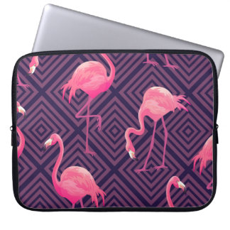 Funda Para Portátil Flamencos vintage, fondo geométrico púrpura.