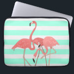 Funda Para Portátil Flamingo Trio en franjas<br><div class="desc">Un trío de flamencos rosados para el verano y durante todo el año para la atracción tropical. Se muestra aquí sobre las franjas de South Beach en verde fresco.</div>