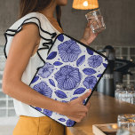 Funda Para Portátil Flores color agua y tinta - paleta azul<br><div class="desc">Flores y hojas delgadas hechas con formas acuarelas y detalles enmarcados. Paleta azul.</div>