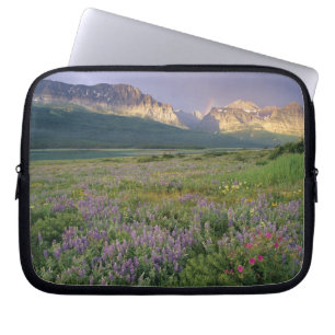 Funda Para Portátil Flores silvestres de pradera a lo largo del lago S