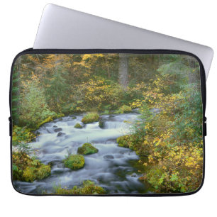 Funda Para Portátil Follaje de otoño y borde de abeto de Douglas Roari