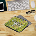 Funda Para Portátil Foto común del Skimmer Dragonfly<br><div class="desc">¡Para los amantes de la naturaleza! Manga protectora con cremallera para portátiles que muestra la imagen de la libélula blanca común,  también conocida como un Skimmer de cola larga. Seleccione el tamaño de la manga del portátil.</div>
