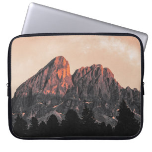 FUNDA PARA PORTÁTIL FOTO DE BAJO ÁNGULO DE LA FORMACIÓN ROCK