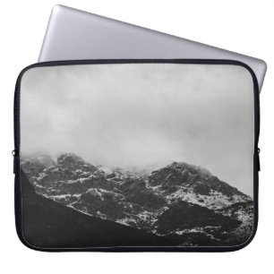 FUNDA PARA PORTÁTIL FOTO DE GRAYSCALE DE LA MONTAÑA CUBIERTA DE NIEVE