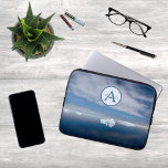 Funda Para Portátil Foto de hielo azul antártico con monograma y nombr<br><div class="desc">Un moderno monograma y etiqueta sobre una foto de hielo azul en la Antártida. Una manga portátil perfecta.</div>