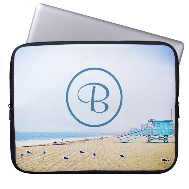 Funda Para Portátil Foto de Monograma California Beach Lifeguard Booth (Frente)