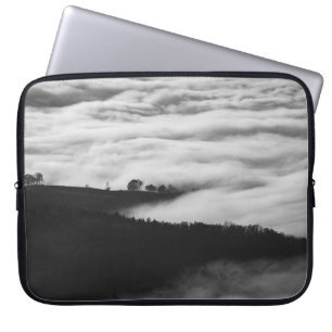 FUNDA PARA PORTÁTIL FOTO DE MONTAÑA RODEADA DE MAR DE NUBES